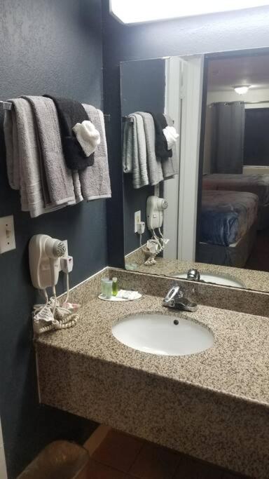 Hotel 2 Queen Beds Hotel Room 128 Booking Stillwater Exterior foto