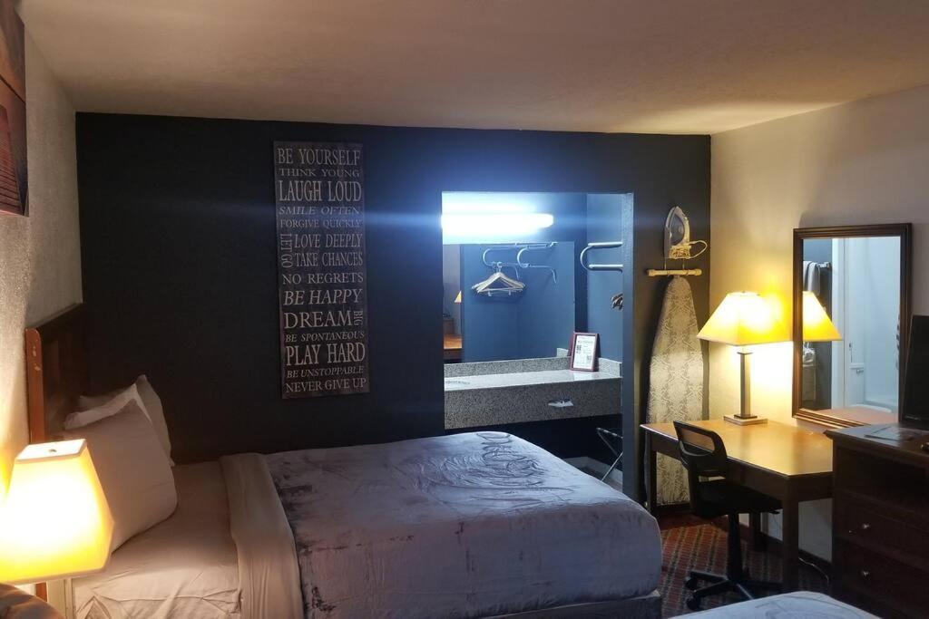 Hotel 2 Queen Beds Hotel Room 128 Booking Stillwater Exterior foto