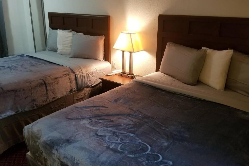 Hotel 2 Queen Beds Hotel Room 128 Booking Stillwater Exterior foto